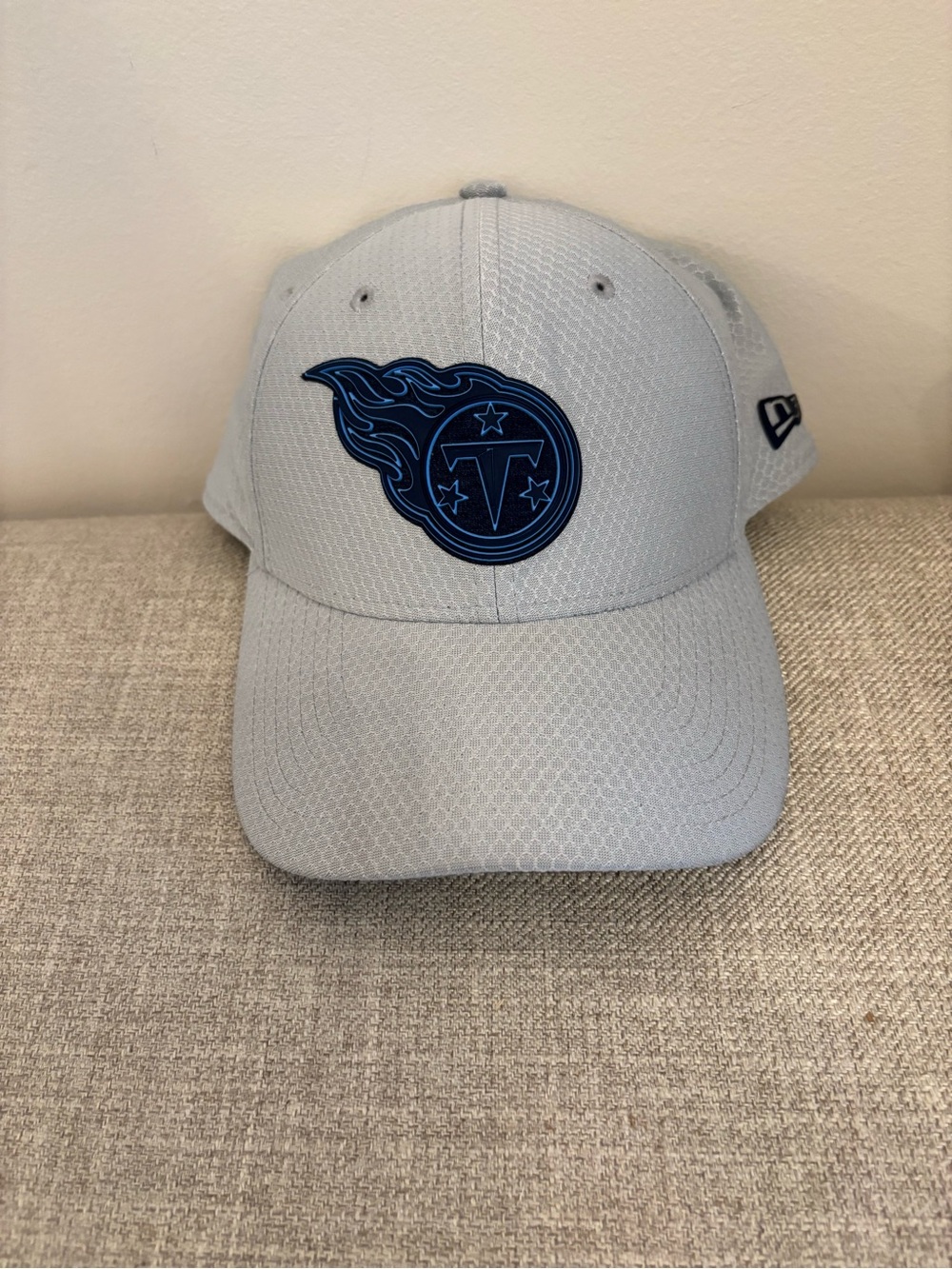 New Era Tennessee Titans 39THIRTY Flex Cap/Hat Grey Mesh Adult Small Medium